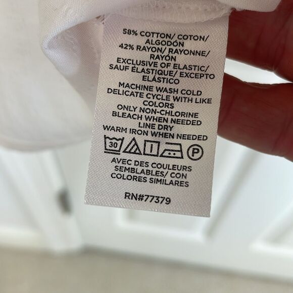 NWOT Ann Taylor White Ruffled Women's Sleeveless Top - Picture 4 of 4